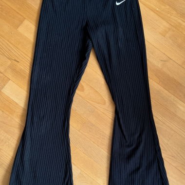 Pantaloni svasati Nike