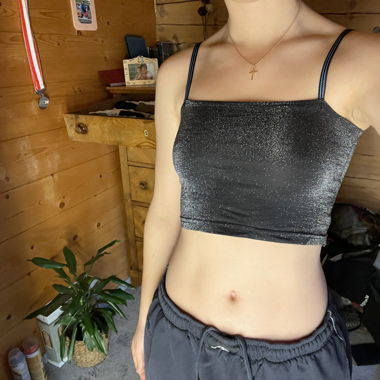 Crop top nero glitter con spalline