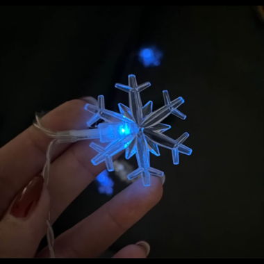blaue und weisse Weihnachtslichter