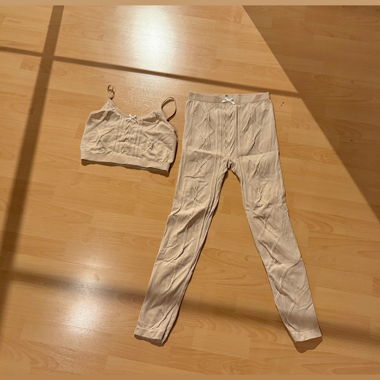Stoffhose mit Oberteil