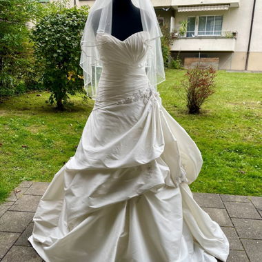 Robe de mariée avec voile