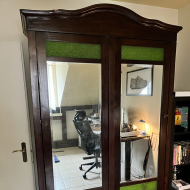 Antiker Kleiderschrank mit Spiegel, Massivholz