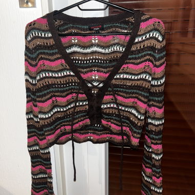 Häkelpullover mit ausgestellten Ärmeln