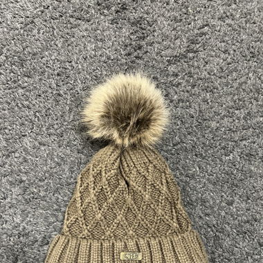 Warme Wintermütze mit Kunstfellbommel