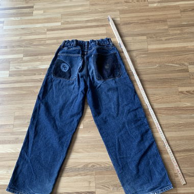 Blaue Jeans mit 8Ball Print