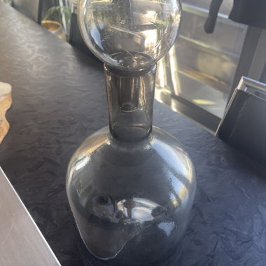 Designvase aus geräuchertem Glas