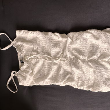 Vestito bianco in pizzo con spalline