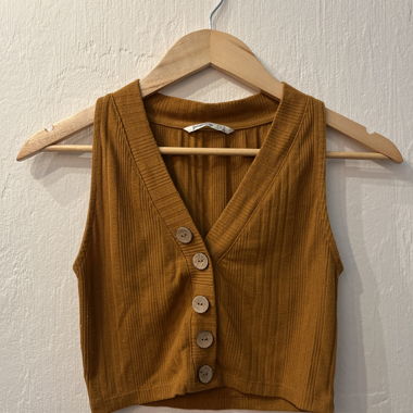 Senfgelber ärmelloser Stricktop mit Rippenmuster