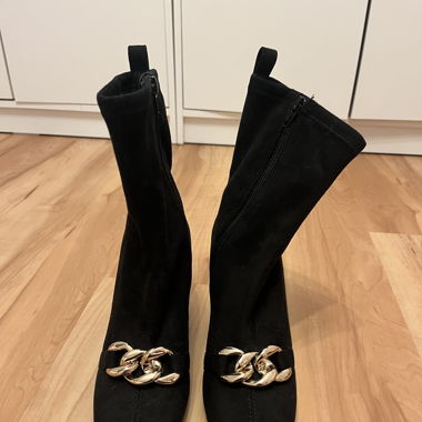 Halb hohe Stiefel