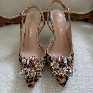 Décolleté leopard con gioielli