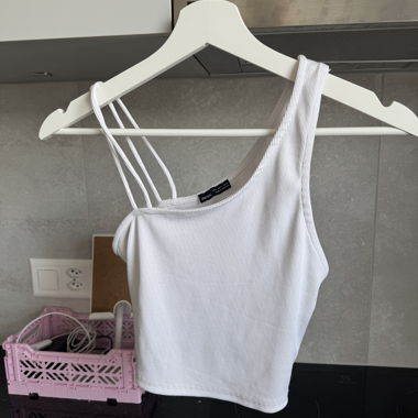 Weisses One-Shoulder Top
