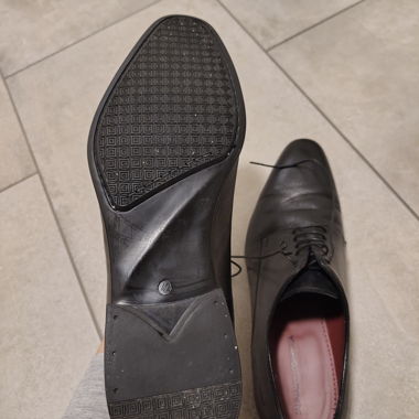 Chaussures de costard noires en cuir