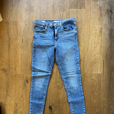 Levis Jeans Mile High Super Skinny 30