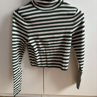 ZARA maglione corto a collo alto a righe, taglia M