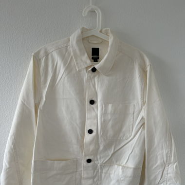 Broken white Shirt/light Jacket 
