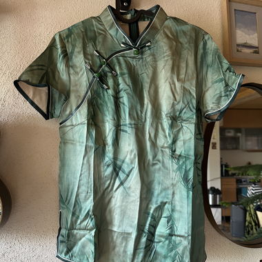 Top cheongsam/qipao in seta verde