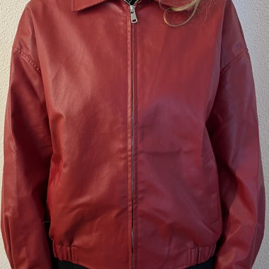Rote Lederjacke