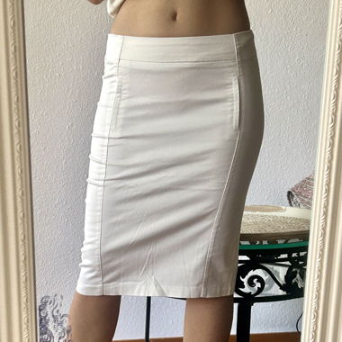 Jupe blanche taille basse style années 2000