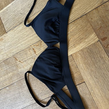 Schwarzes Bikini-Top