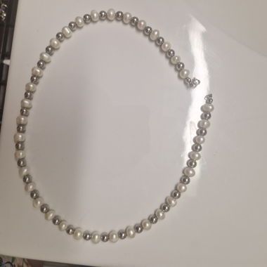 Collana di perle argento-bianco
