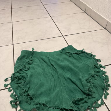 grüne kurze hose