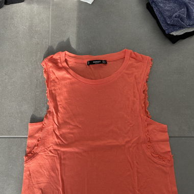 Orange top
