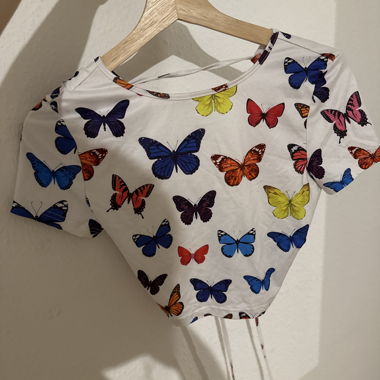 Crop-Tops weiss mit Schmetterlingen