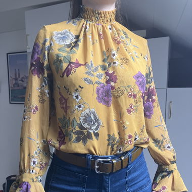 Blouse jaune à fleurs 