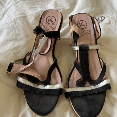 Black sandal size 40