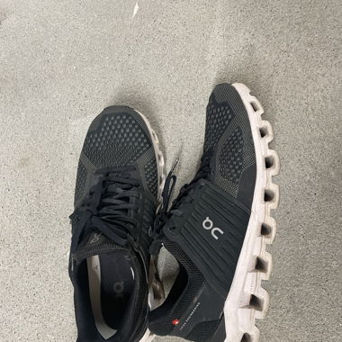 ON – Cloudswift – Sneaker in Schwarz