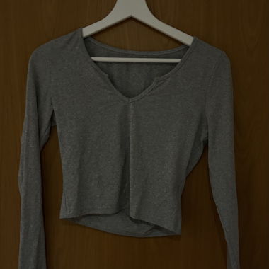 Grau langärmeliges Croptop