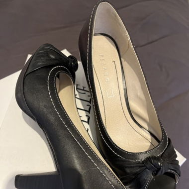 Talons neufs noir