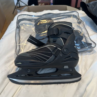 Patins à roulettes noirs