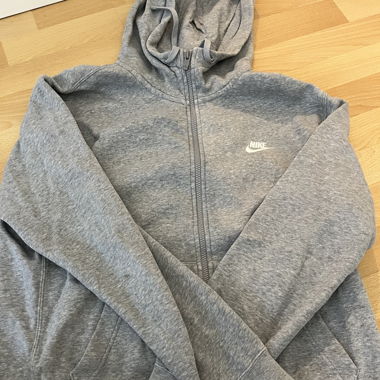 Grauer Nike Zipper