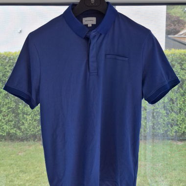 Marineblaues Polo