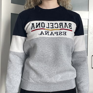 Sweatshirt
