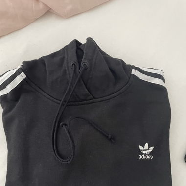 Sweat Adidas avec rayures