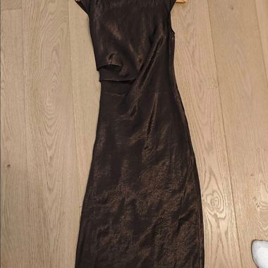 Robe brun foncé – Other Stories