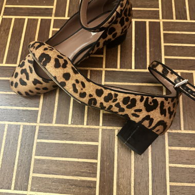 Tabitha Simmons Leo-Pumps mit Riemchen