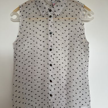 Heart Print Sleeveless Blouse