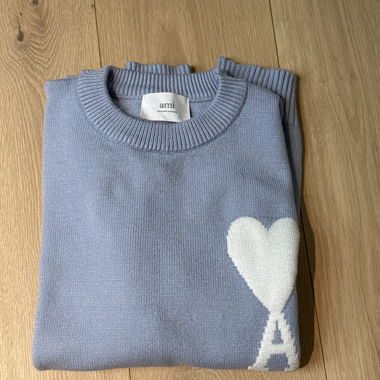 Hellblauer Ami-Pullover
