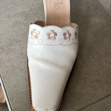 Agnes b. Leather Mules
