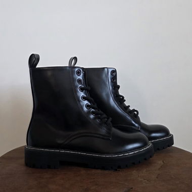 Bottes à lacets noires