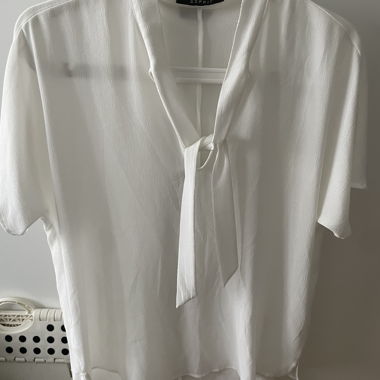 Blusa bianca Esprit con fiocco
