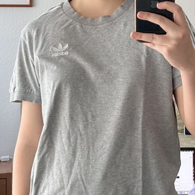 T-shirt adidas gris