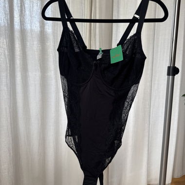 Body noir avec dentelles 