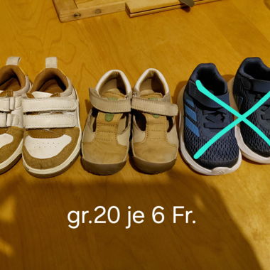 2 paia di scarpe per bambini taglia 20
