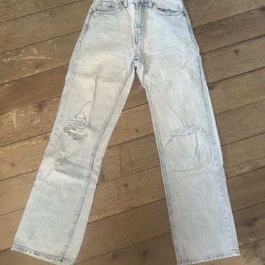 Bershka Wide-Leg Jeans mit Rissen
