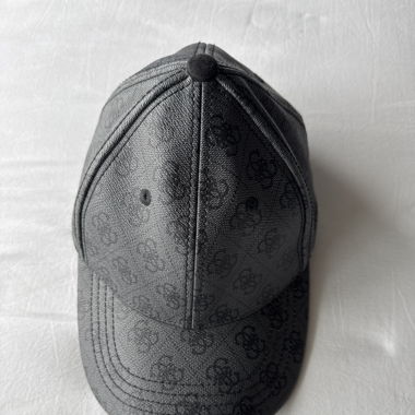Guess cap