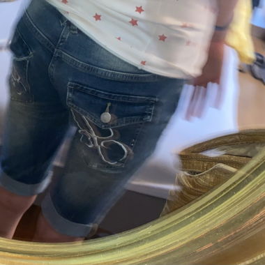 ultra low-waist Jeans-Shorts mit Stickerei